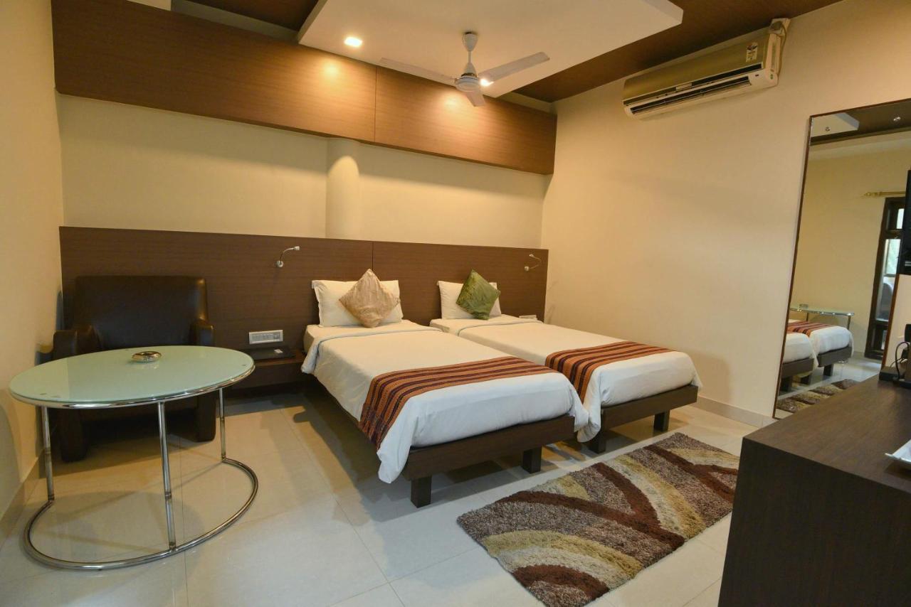 Hotel Dibrugarh Club House Exteriér fotografie